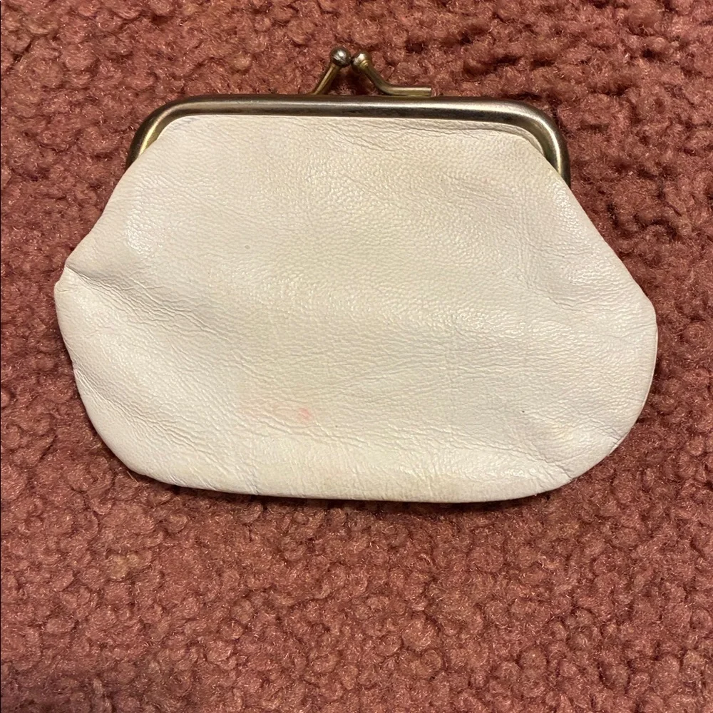 Elegant Vintage Cream Leather Change Purse
